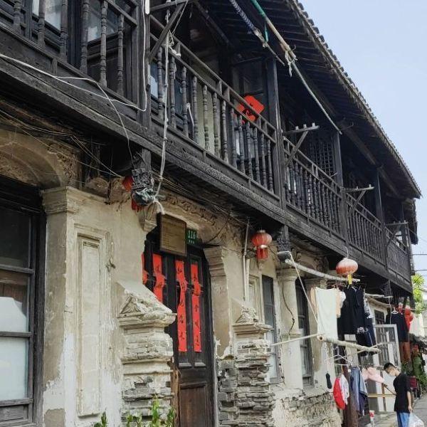 孔繁森离世后,他收养的孩子生活怎样?一个成了保安,一个嫁了人